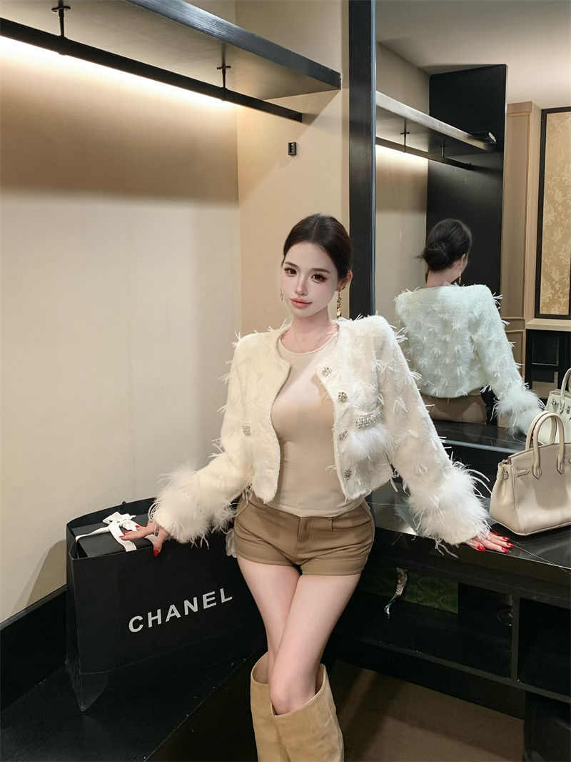 Elegant Tweed Jacket with Feather Detail Winter 2025 Women's Round Neck Coat