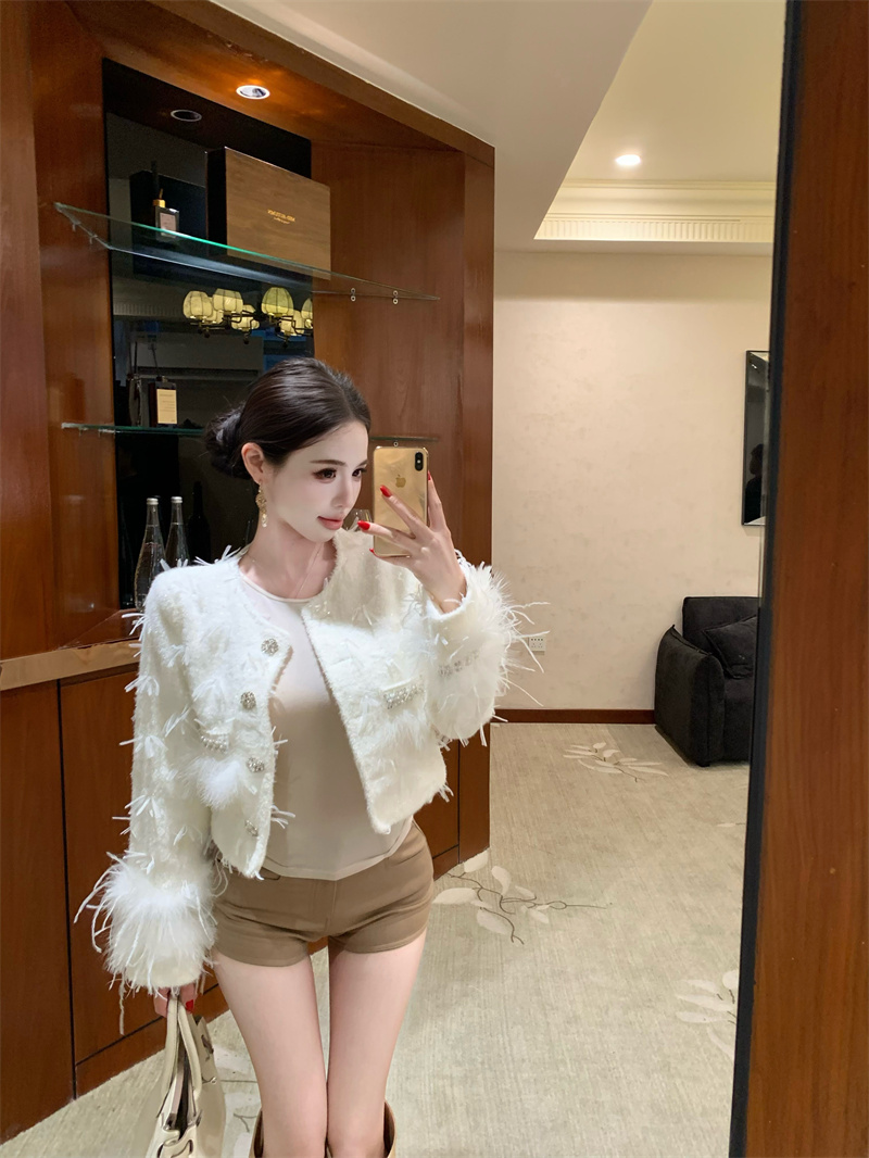 Elegant Tweed Jacket with Feather Detail Winter 2025 Women's Round Neck Coat - Image 3