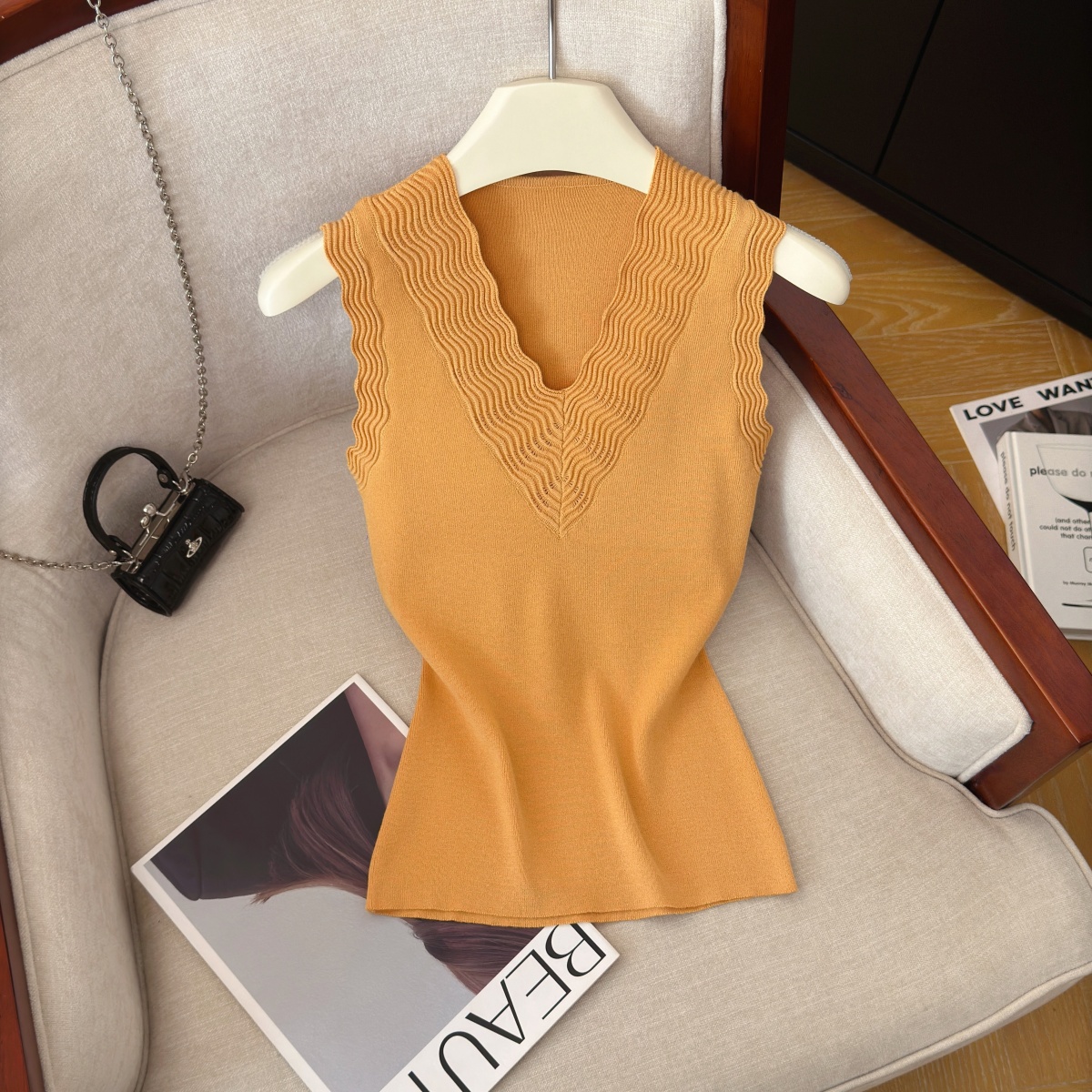 Women's V-Neck Wavy Knit Tank Top Summer Slimming Versatile Retro Style - Image 3