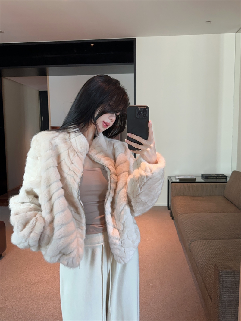 Women's Wavy Faux Mink Fur Stand Collar Thick Fuzzy Coat 2025 Winter French Style