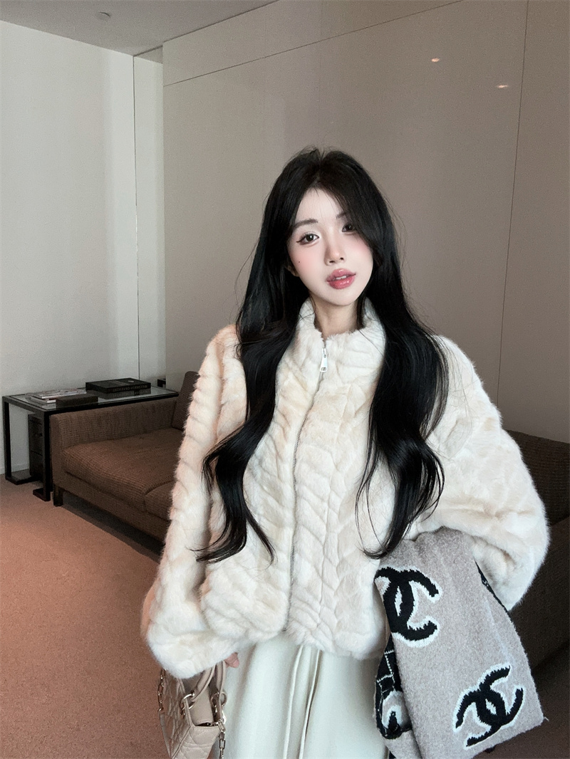 Women's Wavy Faux Mink Fur Stand Collar Thick Fuzzy Coat 2025 Winter French Style - Image 4